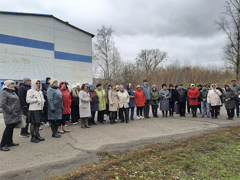 В Боготоле торжественно открыли памятную доску писателю и педагогу Леониду Ивановичу Антонову.