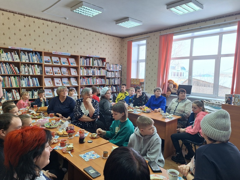 3 февраля в Центральной детской библиотеке состоялась встреча участников клуба приёмных семей «Семейный Узелок».