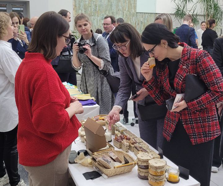 Красноярские предприниматели представили свою продукцию на региональном форуме «Крепкие семьи великой России».